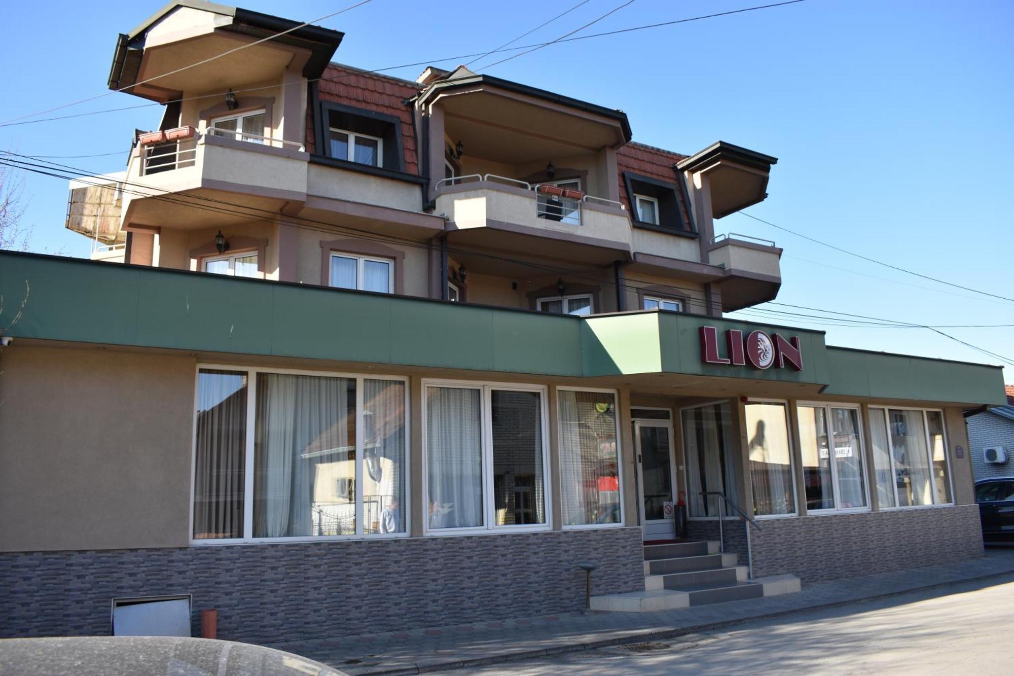 Garni Hotel Lion Jagodina Ngoại thất bức ảnh