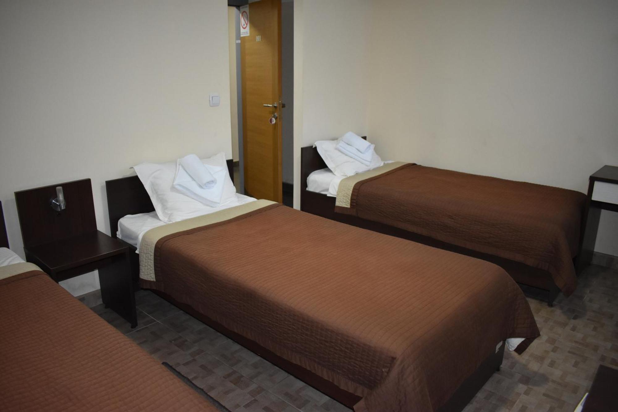 Garni Hotel Lion Jagodina Ngoại thất bức ảnh
