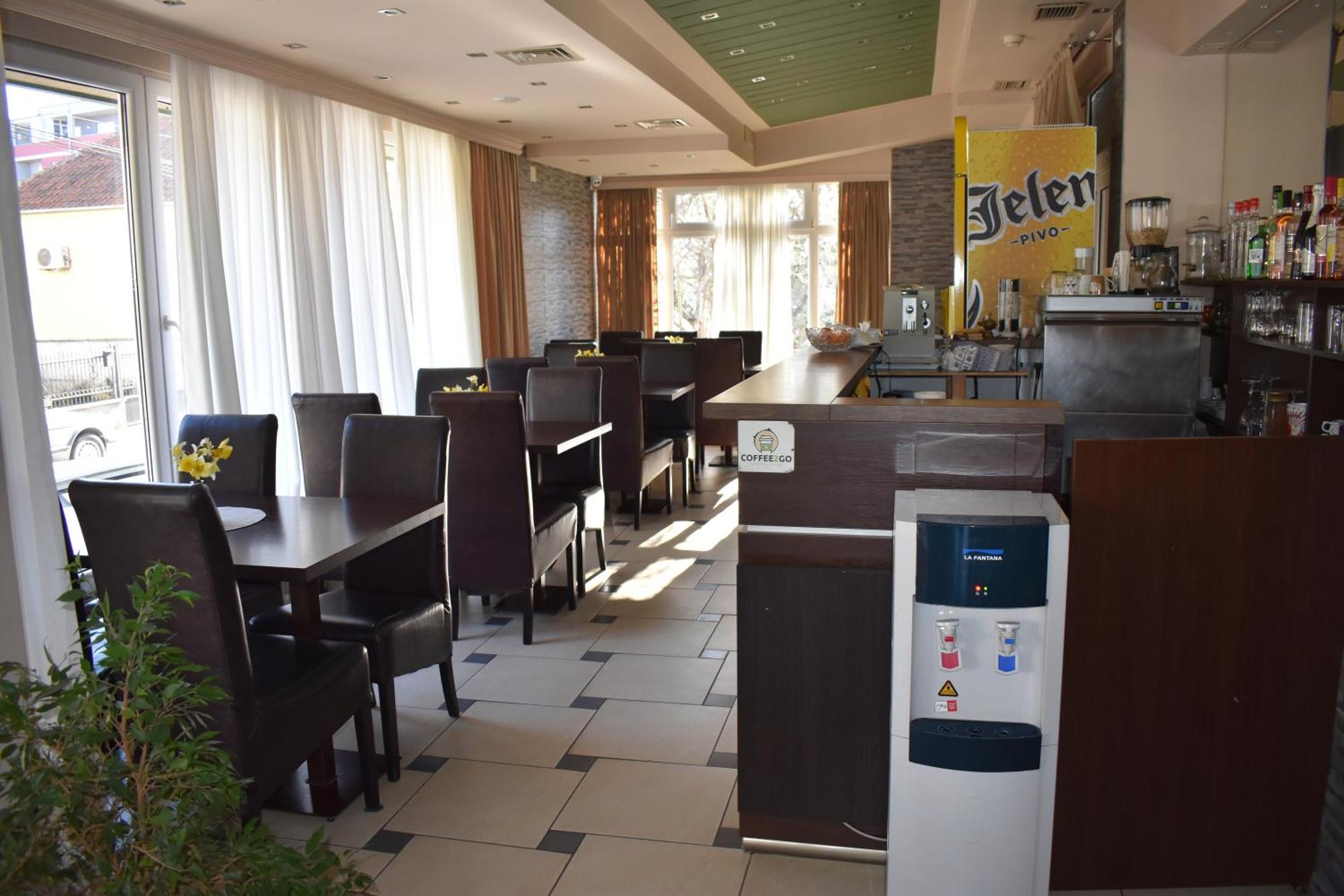 Garni Hotel Lion Jagodina Ngoại thất bức ảnh