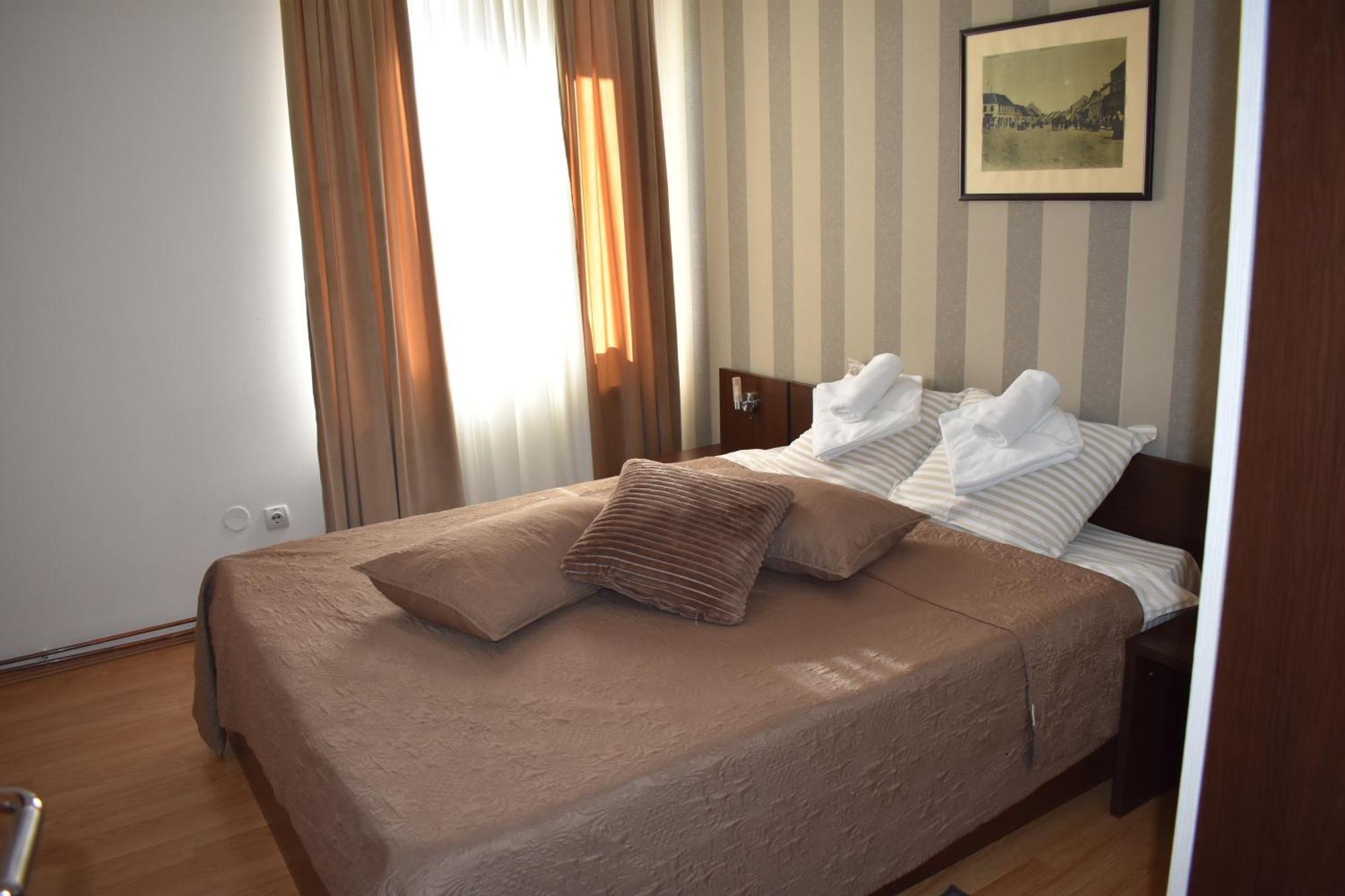 Garni Hotel Lion Jagodina Ngoại thất bức ảnh