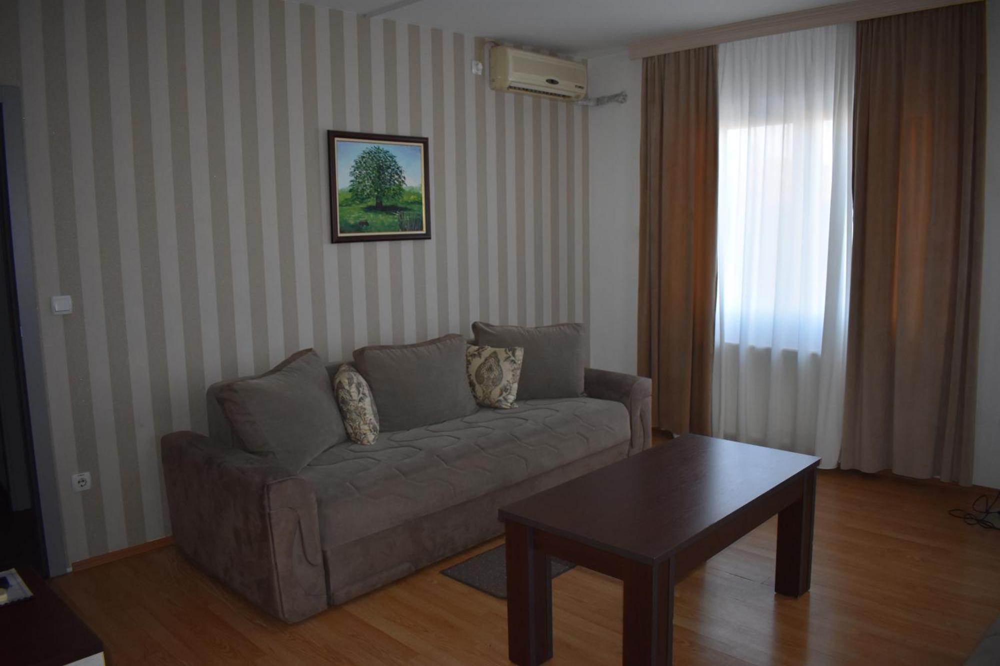 Garni Hotel Lion Jagodina Ngoại thất bức ảnh