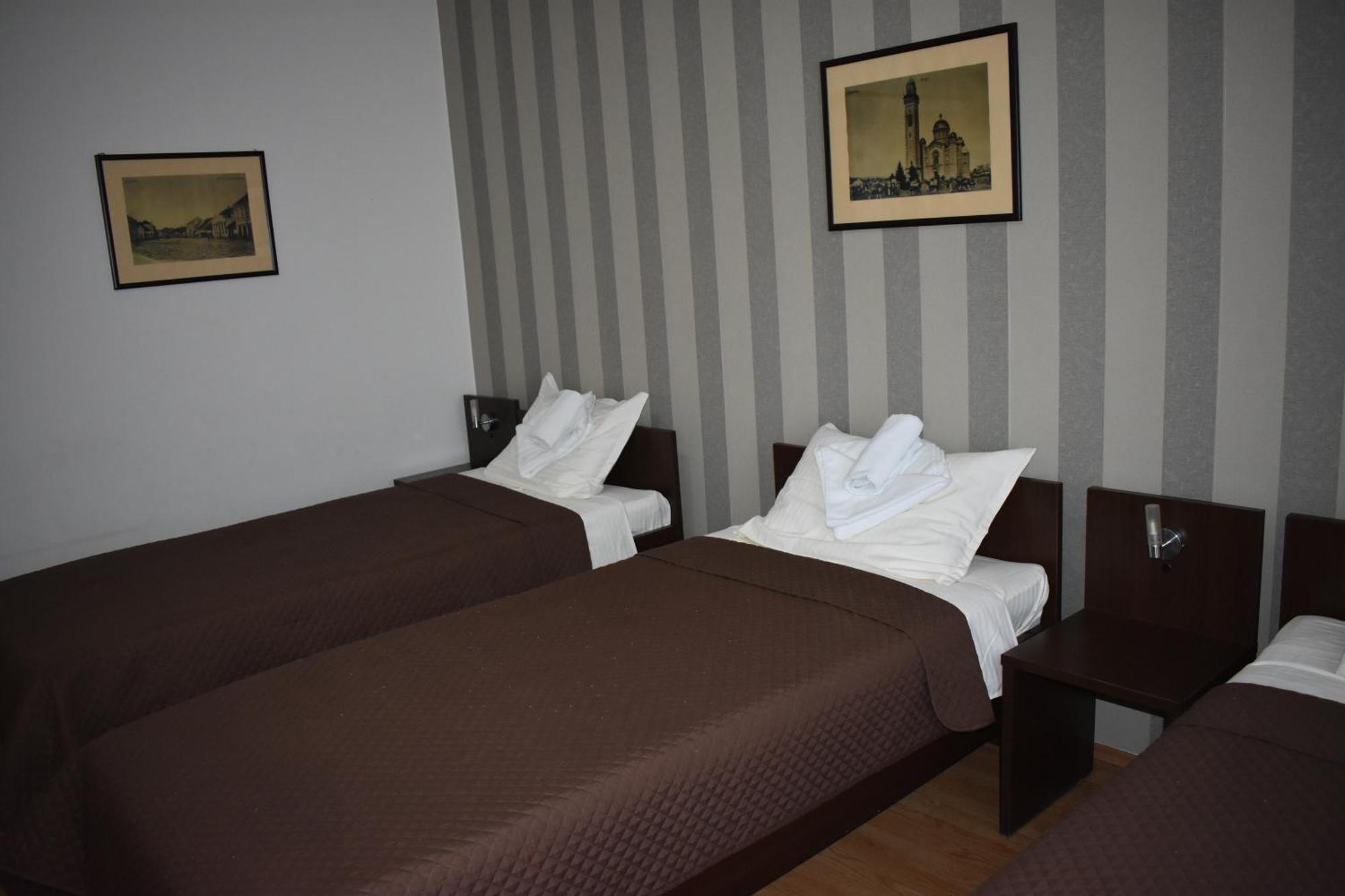 Garni Hotel Lion Jagodina Ngoại thất bức ảnh