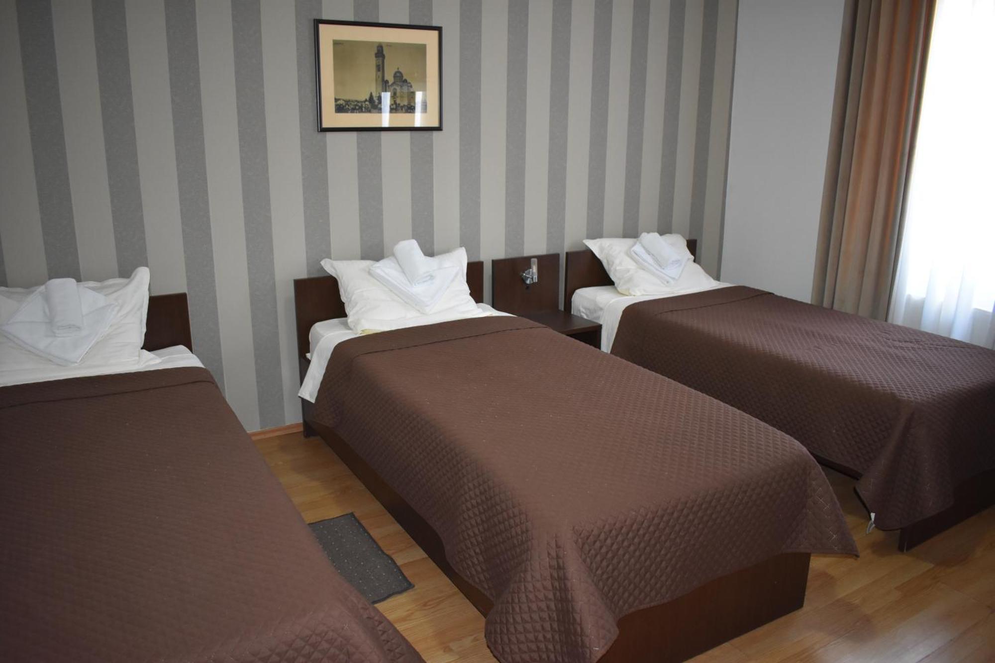 Garni Hotel Lion Jagodina Ngoại thất bức ảnh