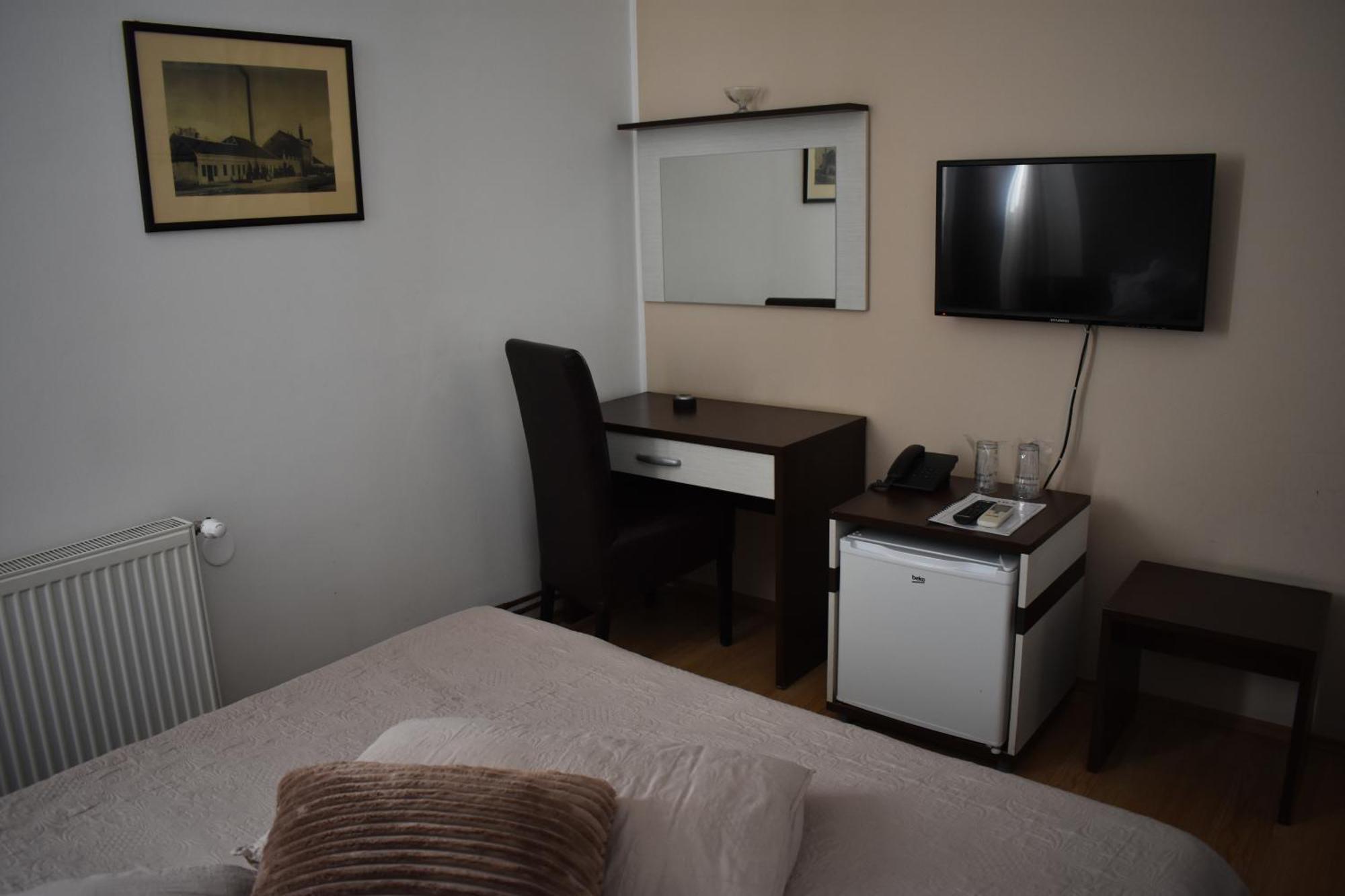 Garni Hotel Lion Jagodina Ngoại thất bức ảnh